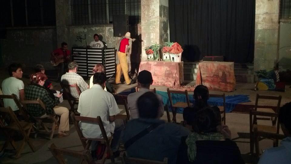 Obra de el grupo de teatro la nube roja.
